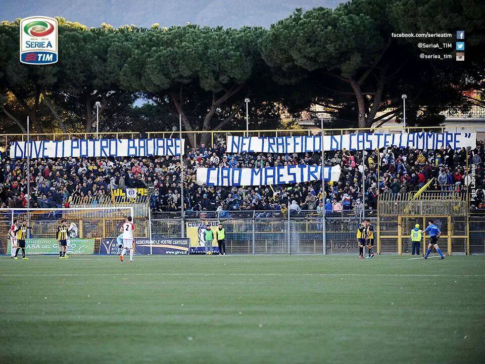 Castellammare, La Curva Sud ricorda Pino Daniele: “CIAO, MAESTRO”