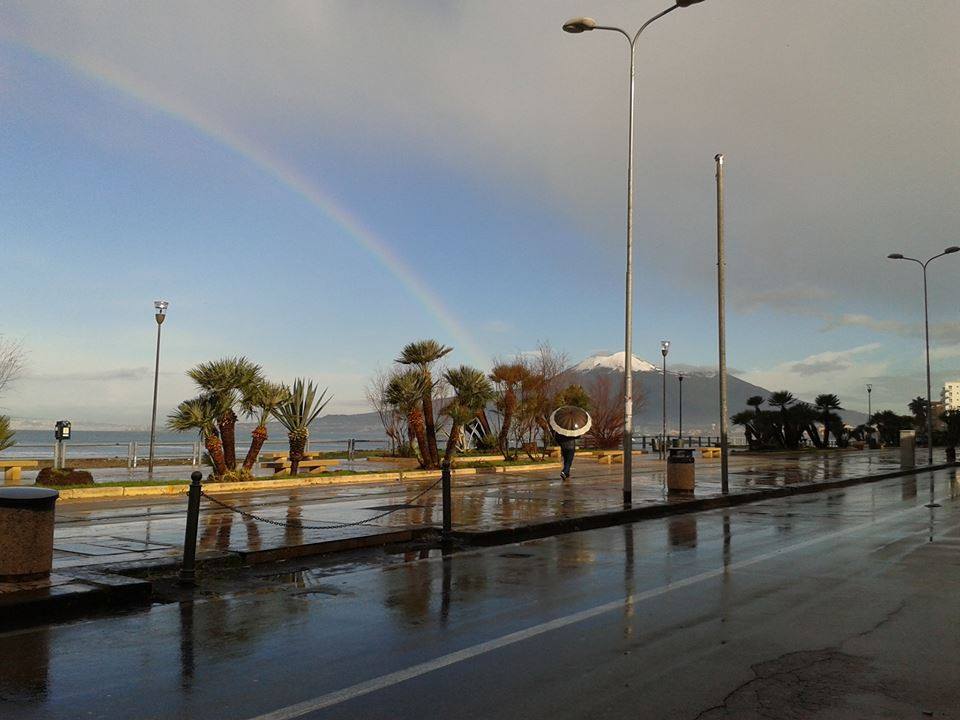 C.mare di Stabia- pestato a sangue in villa comunale. E’ caccia ai responsabili