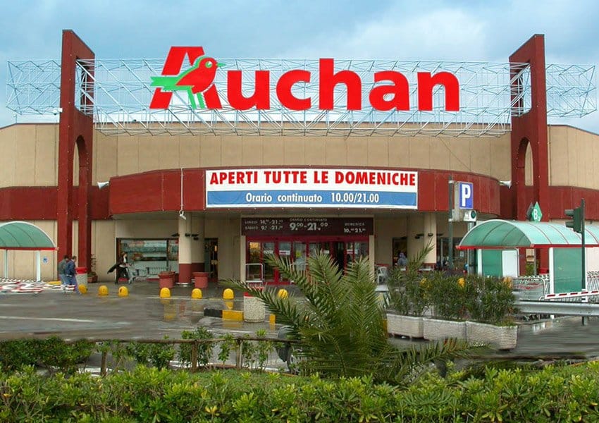 Auchan Pompei :Padre disperato ruba merendine al supermercato per la figlioletta: il funzionario di polizia gli ‘evita’ l’arresto