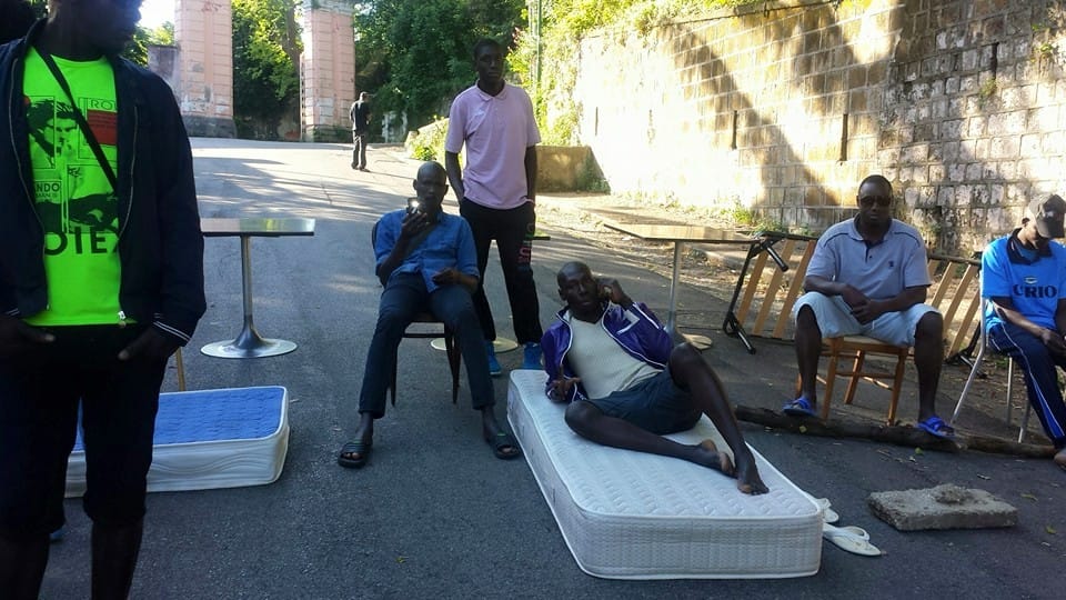 Castellammare, Immigrati a Quisisana: torna la tensione in strada