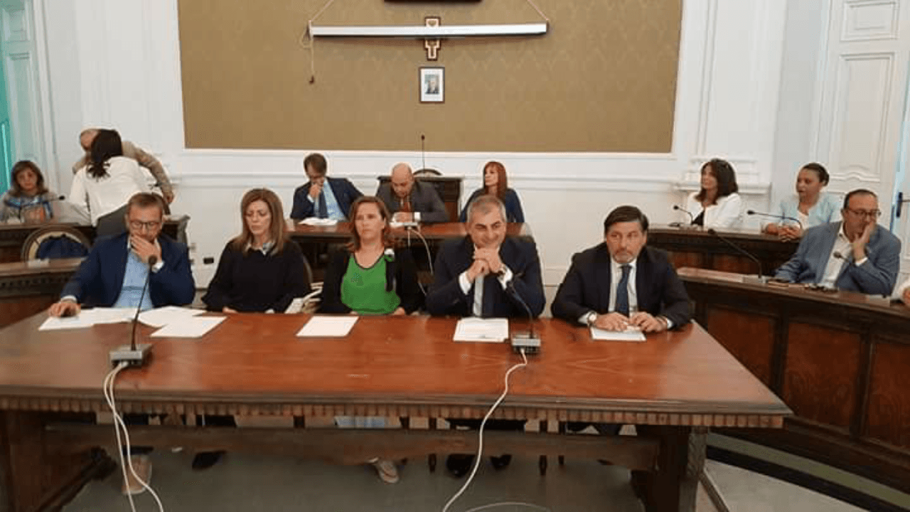 Castellammare, la nuova giunta Pannullo stile ‘Beautiful’ con fratelli ed ex cognati