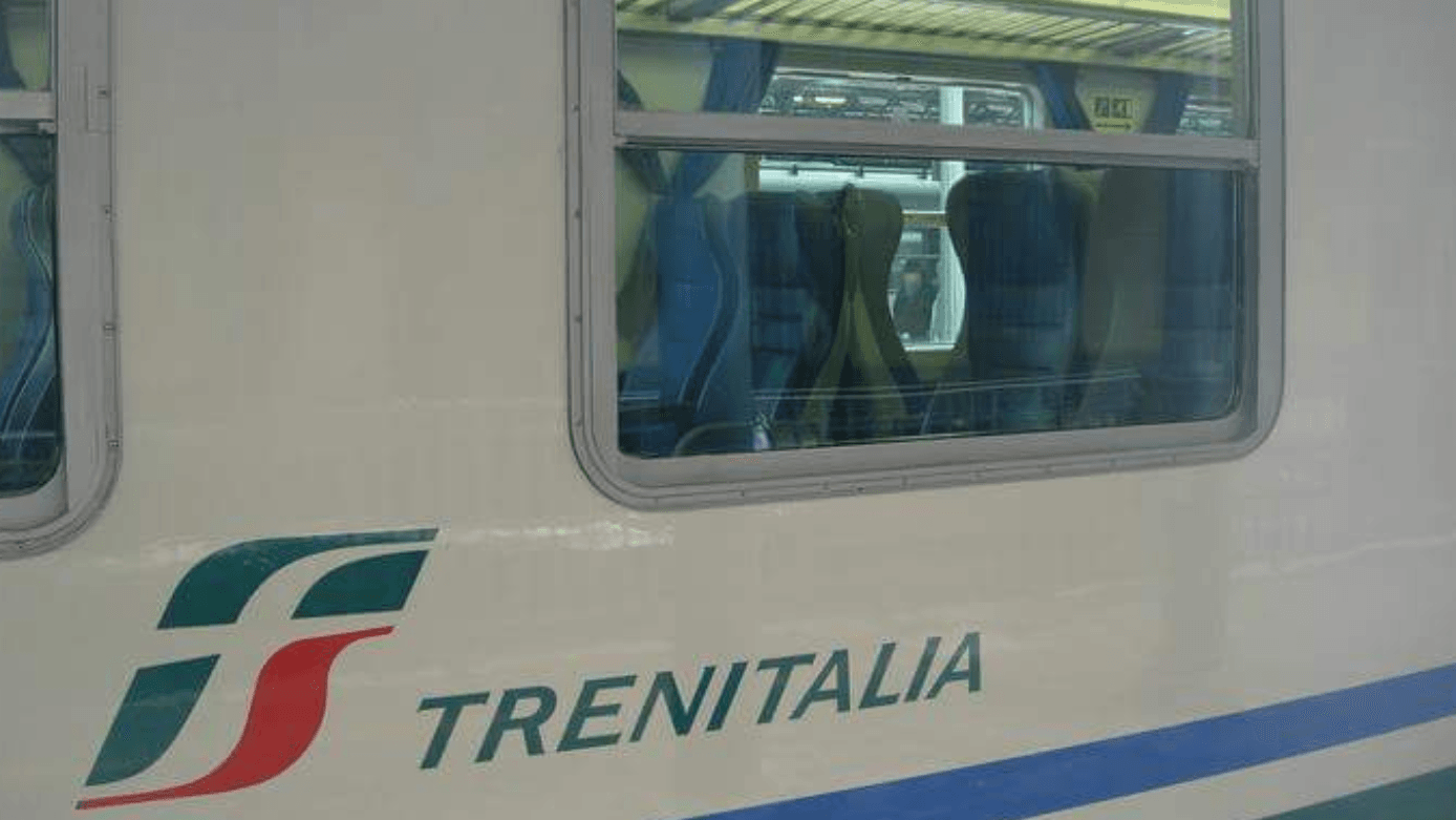 Maltempo: treni in ritardo, lunghe code in stazione Napoli