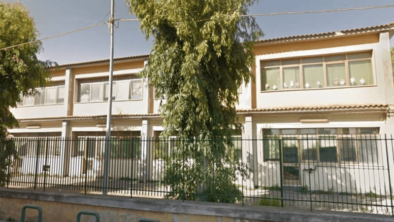 Castellammare, allarme insetti e rifiuti nelle scuole: le mamme scrivono all’Asl