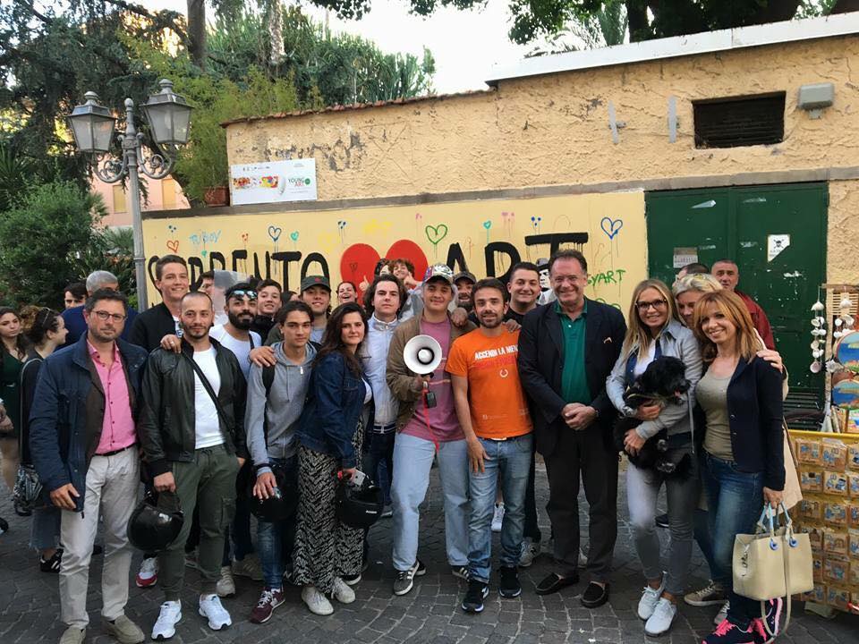 Arcigay a Sorrento, il Sindaco dice no loro dicono si. Unione civile nel chiostro alla presenza di Alessandro Cecchi Paone
