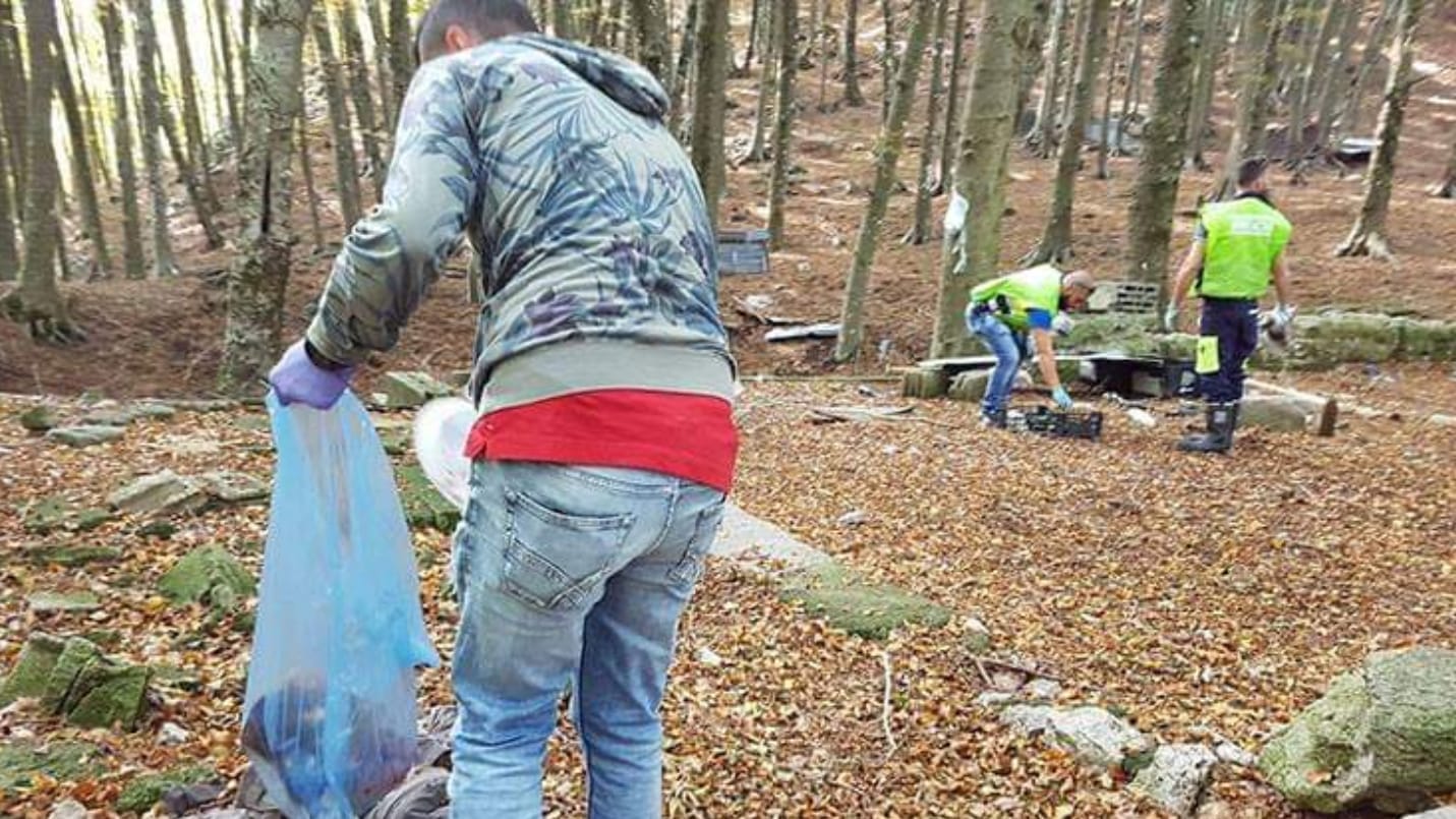 Cittadini e associazioni insieme per la pulizia del parco del Faito