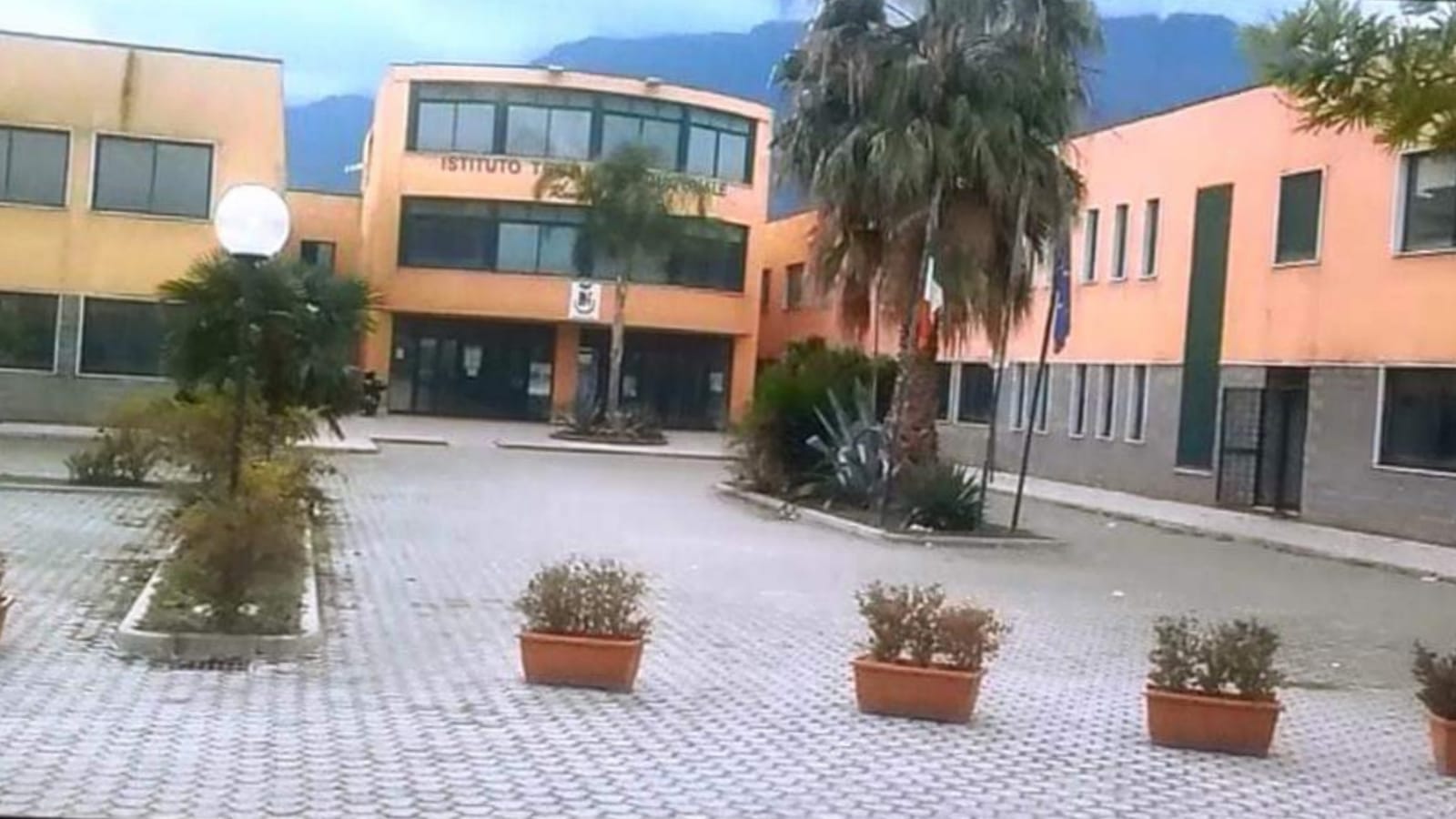 Castellammare, profilassi nella scuola del ragazzo di Gragnano colpito dalla meningite