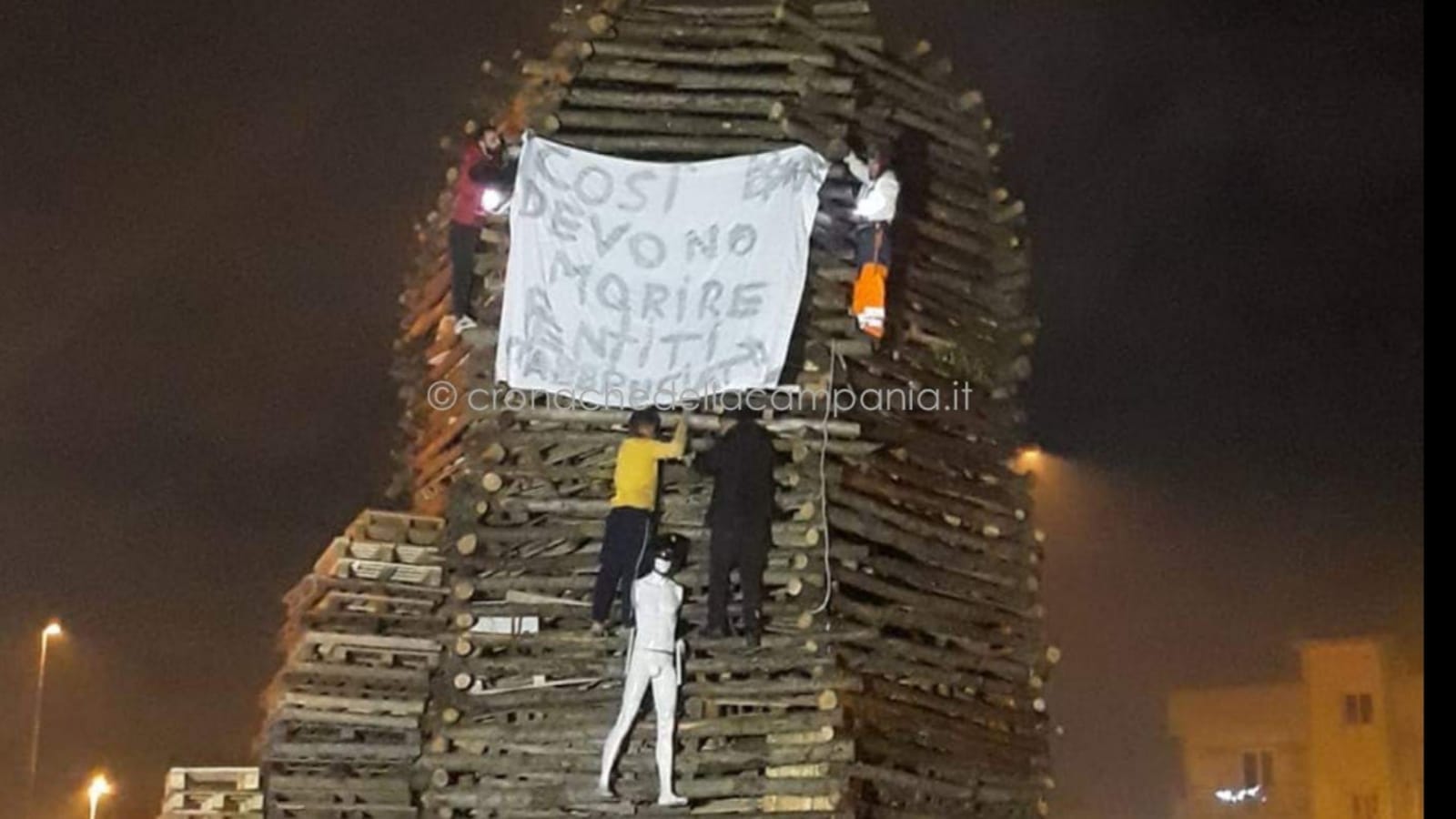 Castellammare, blitz al Savorito: misure cautelari per gli autori del cartello’ Così devono morire i pentiti, Abbruciati’.