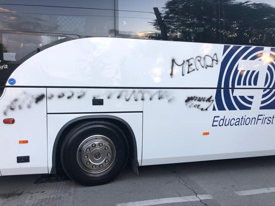 Imbrattano il bus della Sarnese. Vandali in azione a San Marzano sul Sarno