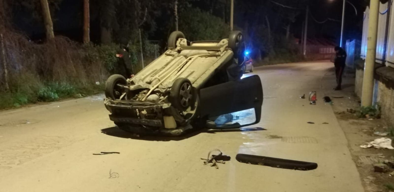 Castellammare, incidente stradale nella notte, auto si ribalta: ferita una ragazza