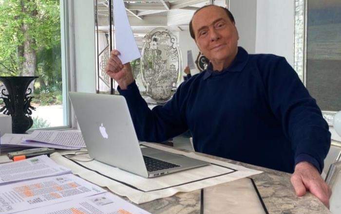 Silvio Berlusconi positivo al coronavirus , in isolamento ad Arcore
