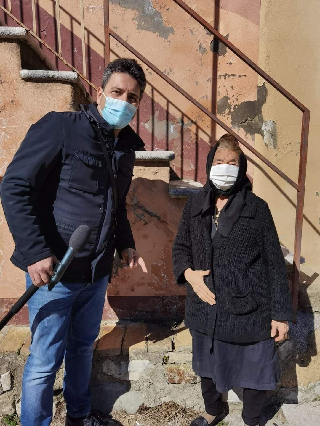 Avellino: Nonna Livia a piedi da Calitri a Bisaccia per vaccinarsi