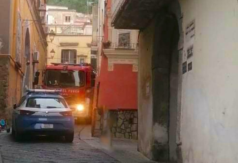 Sarno, prendono fuoco bombole del gas. Paura nel centro storico