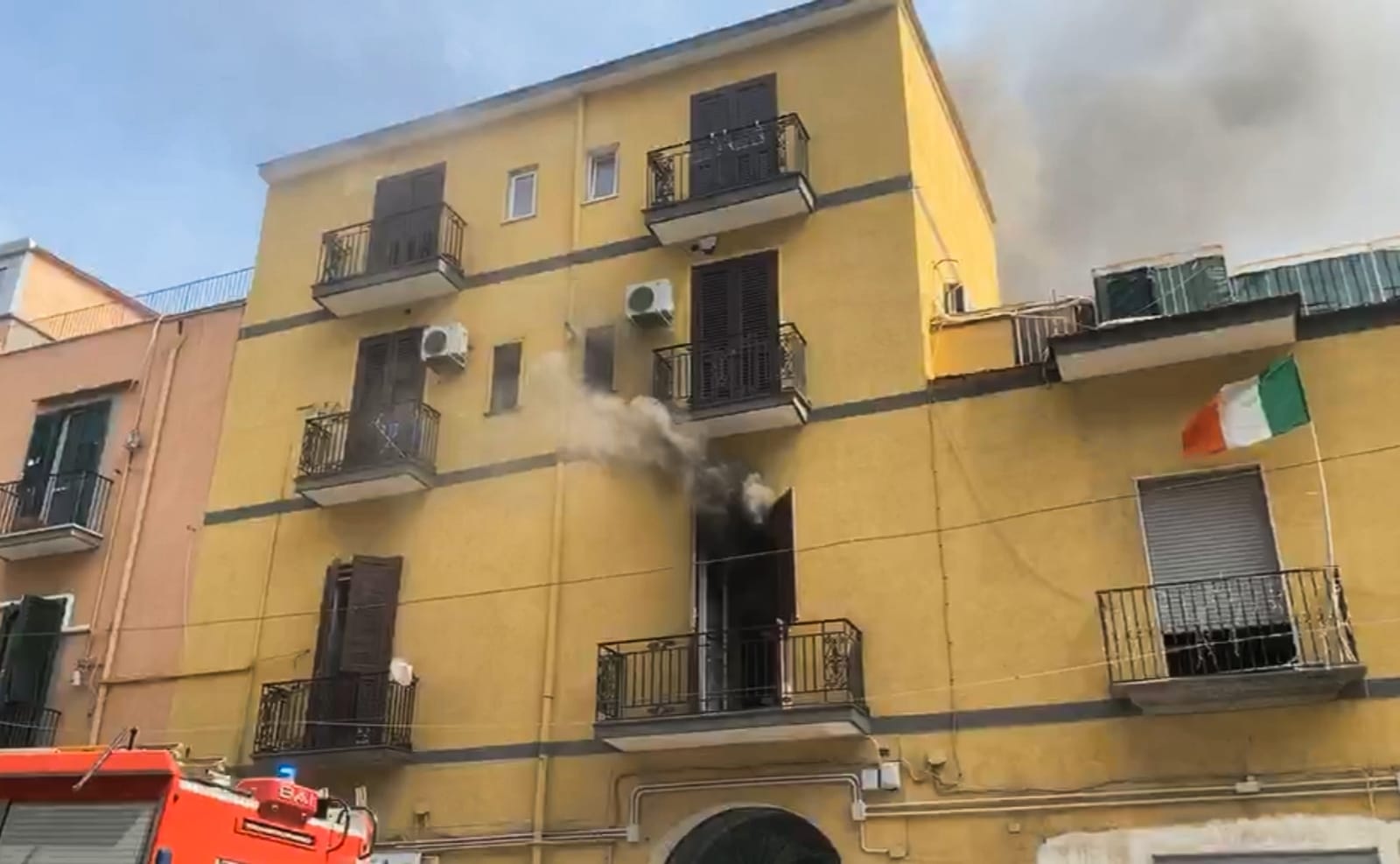 C.mare di Stabia – incendio distrugge appartamento