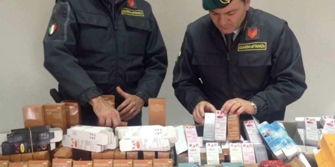 Sarno: traffico di falsi profumi – Sequestrate 1000 confezioni dalla Guardia di Finanza
