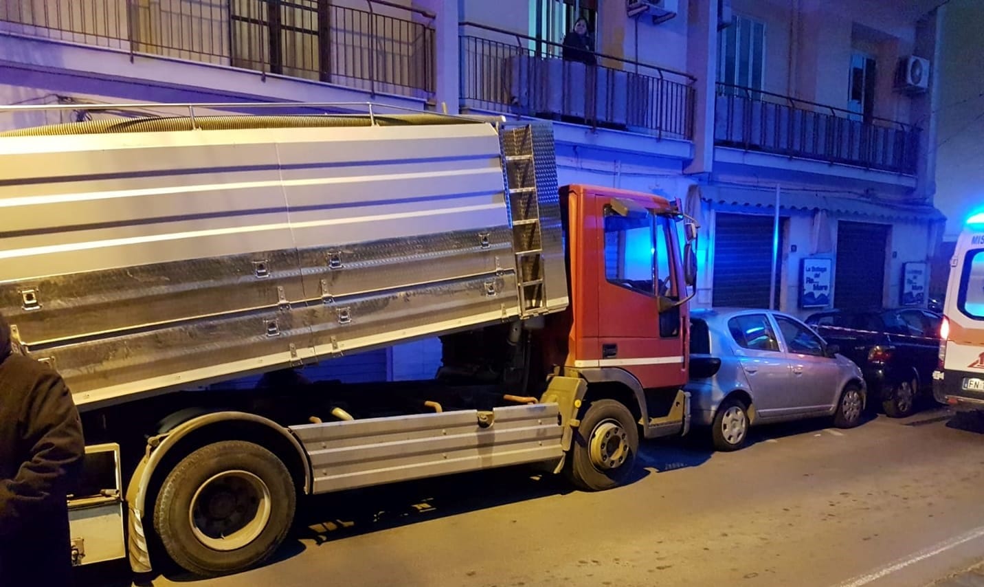Nocera Inf. Tragedia sul lavoro, operaio di San Valentino Torio muore schiacciato da un camion