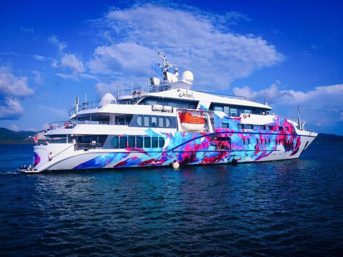 Castellammare di Stabia, al Main Port ” Saluzi ” lo yacht graffittato Saluzi