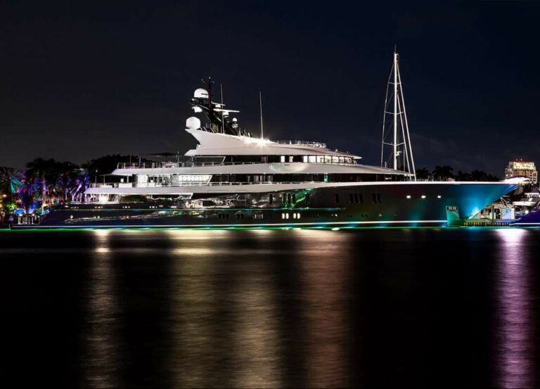 Tappa a Castellammare per “Phoenix 2″, yacht da 1 Milione di euro a settimana