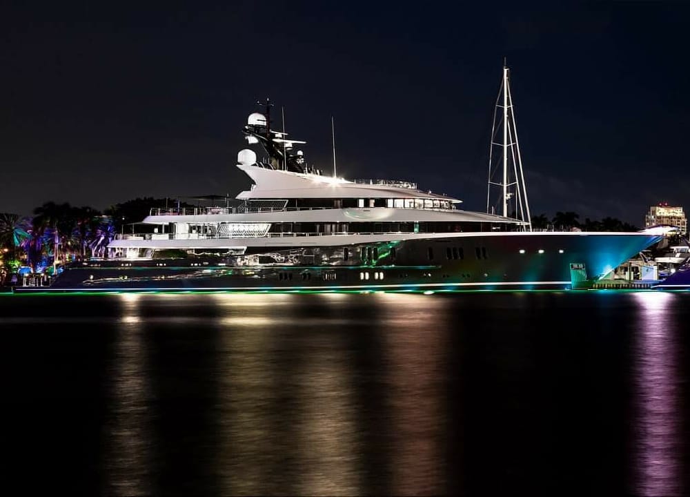 Tappa a Castellammare per “Phoenix 2″, yacht da 1 Milione di euro a settimana