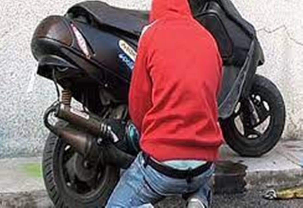 Castellammare di Stabia, furto “lampo” di uno scooter in pieno giorno furto scooter