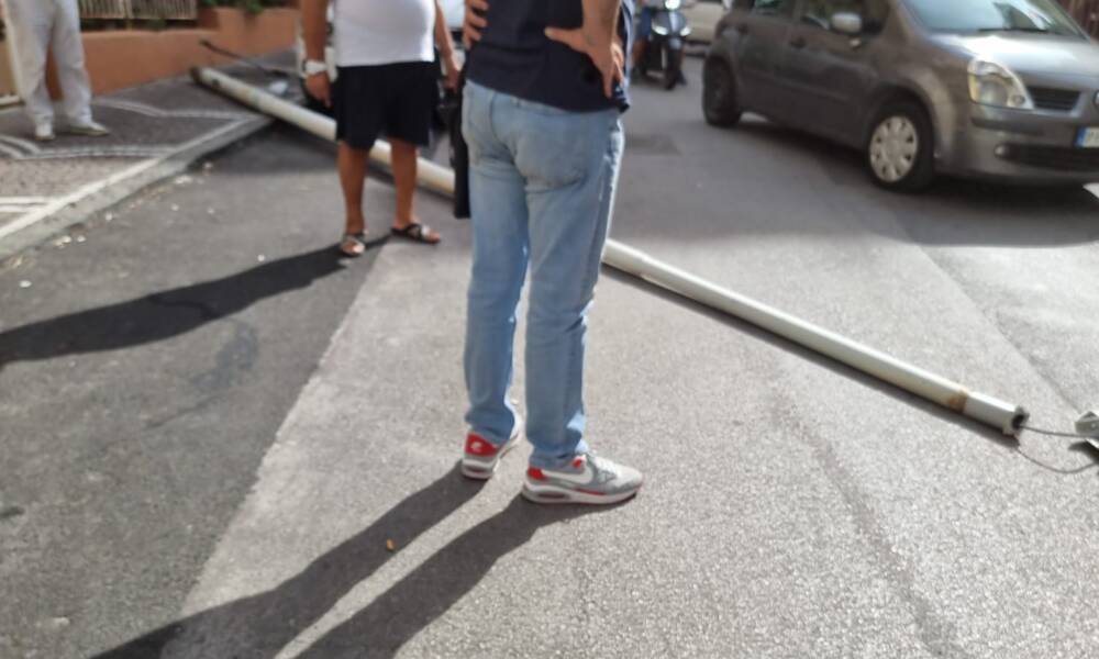 Castellammare :Cade palo della luce in pieno centro, ferita una donna