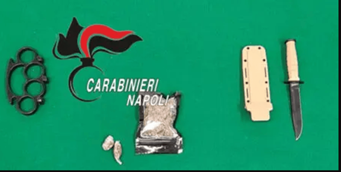 Castellammare di Stabia, in giro con tirapugni e coltello: denunciati due ragazzi tirapugni