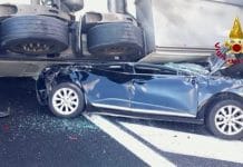 Incidente sull’A30 altezza Mercato San Severino: due i mezzi coinvolti Tir si ribaltao sull’A30