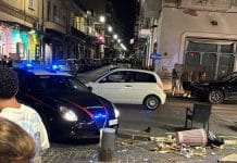 Angri, rissa in piazza: almeno quattro feriti (video) Angri rissa in strada: quattro feriti